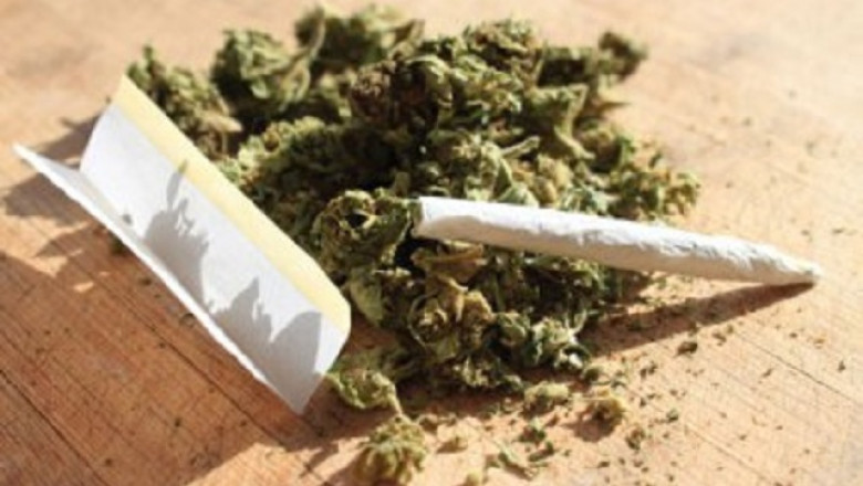 Cop sells weed (Mbanje) to a schoolboy -Zimmagazine